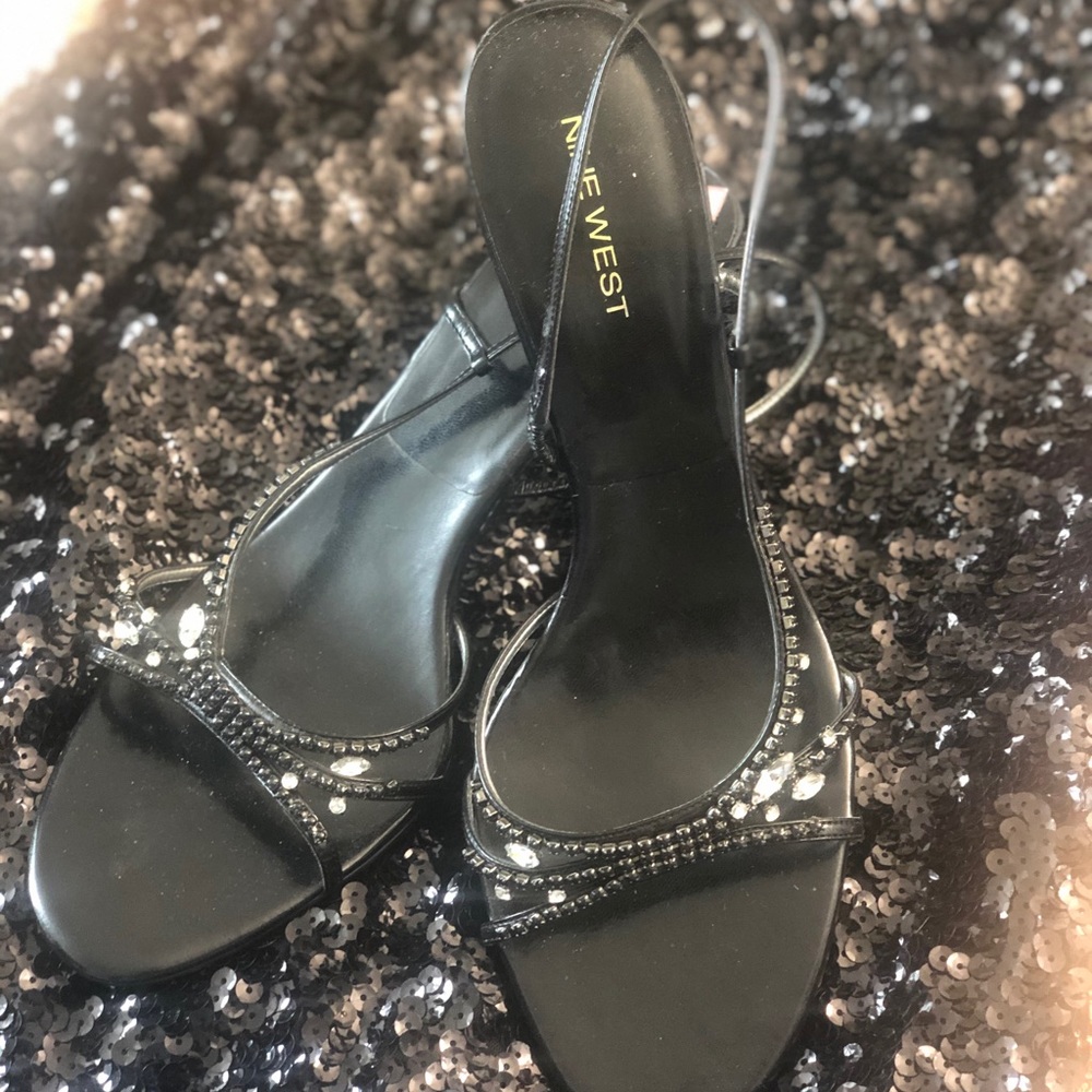 Elegant black sandals w/ white rhinestone details.